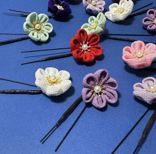 A Single Flower Tsumami Hair Pin